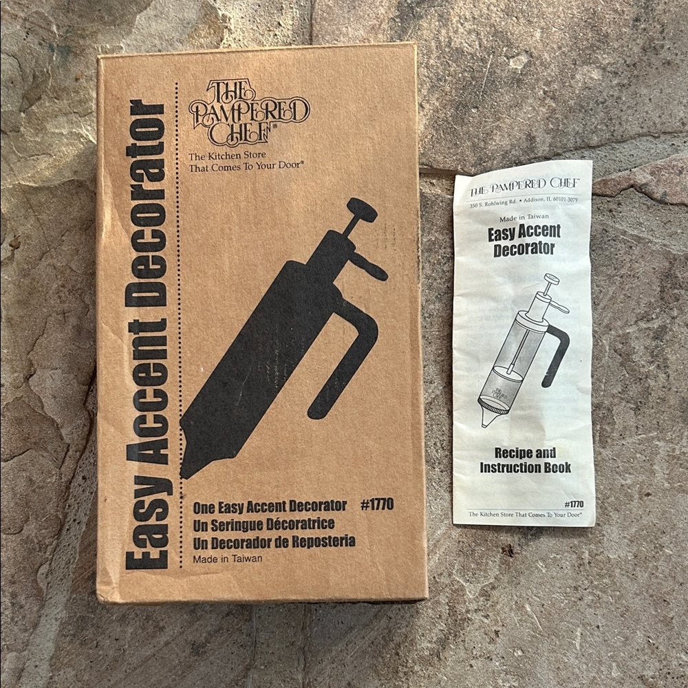 The Pampered Chef Easy Accent Decorator with Six Tips;New in Original Packaging